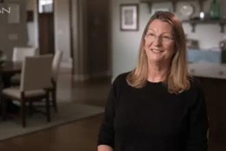 Mulher recebe a cura do câncer incurável após ter encontro com Deus e receber oração em igreja nos Estados Unidos. Foto: Reprodução/CBN News.