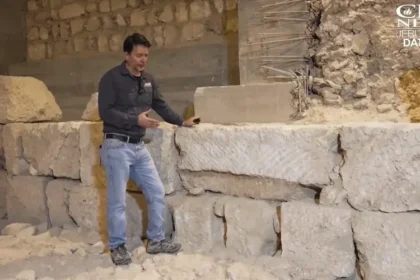 Novas escavações em Jerusalém revelam fortificações do período hasmoneu e as fundações do palácio de Herodes. Foto: Reprodução/CBN News