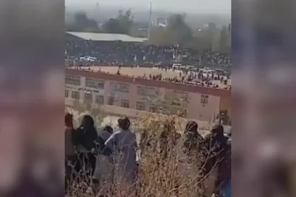 O Afeganistão foi palco de uma execução pública realizada por um adolescente de 13 anos, que estreia o primeiro período do regime Talibã. Foto: Captura de tela/X/@afghanarabc