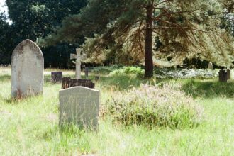 Perseguição na Índia: Hindus impedem famílias de cristãos na Índia de enterrar entes queridos em vila devido à conversão delas. Foto: Representativa/Unsplash.