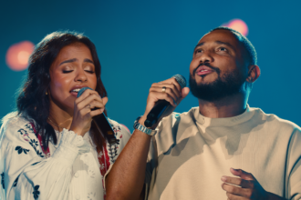 O hino "Blessed Assurance" (conhecido no Brasil como "Segurança"), ganha uma nova roupagem nas vozes de Julia Vitória e Eli Soares. Foto: Divulgação.