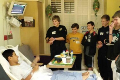 Após clamor de mãe, filho que já estava declarado morto volta a vida: ''Espírito Santo, por favor, venha e traga meu filho de volta!''. Foto: Reprodução/God TV.