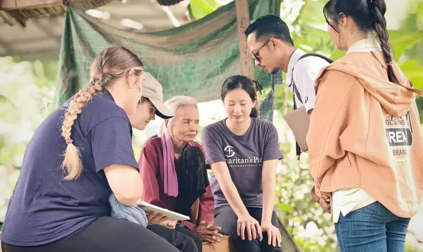 Uma missão está impactando o Camboja através do programa HEAL, que oferece assistência médica, saneamento e alimentos a famílias vulneráveis. Foto: Reprodução/Samaritan’s Purse