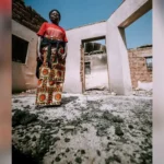 Viúva de pastor morto em ataque na Nigéria relata destruição e pede orações para os cristãos, em meio à intervenção militar dos EUA no país. Foto: Global Christian Relief