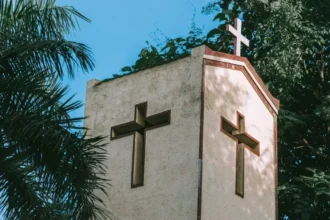 Pastor denuncia ataques e intolerância religiosa promovidos por extremistas na Índia contra igrejas locais. Foto: Reprodução/Global Christian Relief