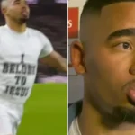 Gabriel Jesus demonstra fé com camisa após marcar em vitória que garante liderança do Arsenal na Premier League. Foto: Reprodução: Instagram/Arsenal/Ballers In God