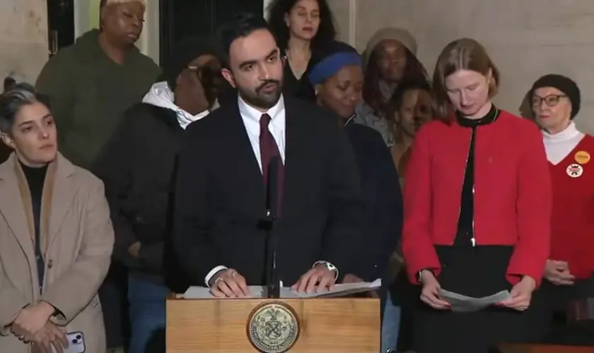 O Ministério das Relações Exteriores de Israel emitiu uma crítica severa contra as primeiras ações de Zohran Mamdani, o novo prefeito de NY. Foto: captura de tela/X/@jacobkornbluh