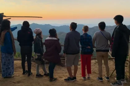 Um casal de missionários celebra as primeiras conversões em uma aldeia na Ásia após 5 anos de trabalho: ''Não desistimos, e valeu a pena''. Foto: Reprodução/IMB.