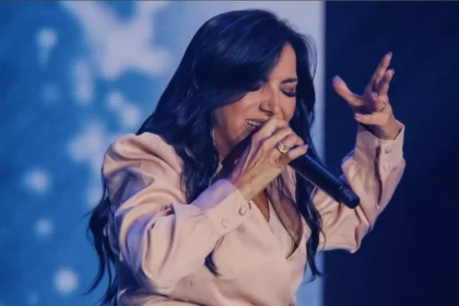 A cantora Eyshila celebra 30 anos de carreira com o lançamento do EP "É Assim Que Eu Quero Te Adorar", pela MK Music. Foto: Divulgação.