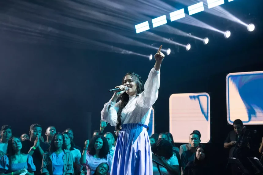 Eula Cris lança "Confia", quarta faixa do seu primeiro álbum ao vivo, com uma mensagem de fé e esperança gravada em sua cidade natal. Foto: Divulgação.