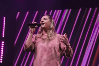 Léa Mendonça lança a canção “Meu Redentor Vive”, que faz parte de seu projeto em celebração aos seus 40 anos de ministério. Foto: Divulgação.