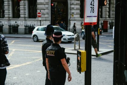 A polícia de Londres proibiu a 'Marcha por Jesus' em bairro muçulmano, alegando riscos de segurança e desordem pública. Foto: Representativa/Unsplash.