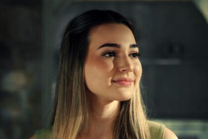 Esther Durán lança "Minha Paz", penúltimo lançamento do seu álbum de estreia na Musile Records, que nos convida ao descanso em Deus. Foto: Divulgação.