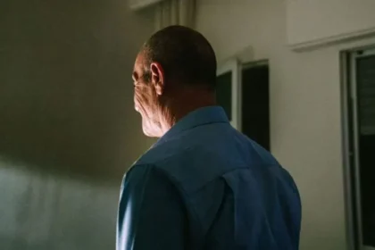 Ex-muçulmano, agora evangelista no Oriente Médio, relata boicote e perseguição familiar após abandonar o islamismo por Cristo. Foto: Reprodução/Global Christian Relief