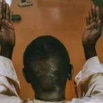 O ex-muçulmano, Ibrahim Hassan, aceita Jesus após estudar bíblia, desafios do ministério cristão sob perseguição no Irã. Foto: Reprodução/Global Christian Relief