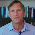 Ex-cético analisa 1.500 casos de experiências de quase morte e revela como os relatos de encontros com Jesus confirmam as verdades bíblicas. Foto: Reprodução/YouTube/Imagine Heaven Podcast with John Burke