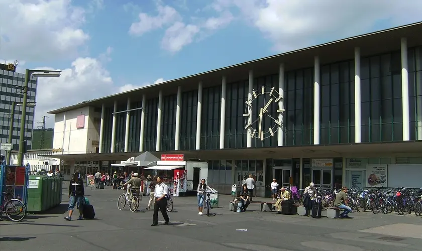 Afegão é detido após atacar fiéis em um estande das Testemunhas de Jeová na Estação Central de Würzburg, na Baviera. Foto: Wikipedia.
