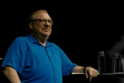 O pastor Rick Warren trouxe uma mensagem impactante aos milhares de jovens reunidos no evento The Send 2026. Foto: Reprodução/YouTube/Dunamis Movement