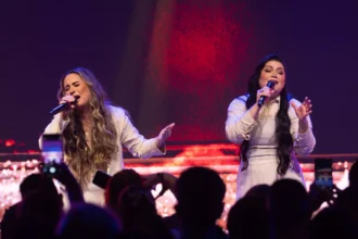 A dupla capixaba Gislaine & Mylena acaba de lançar “O Noivo Vem”, a quarta faixa do seu aguardado projeto gravado ao vivo. Foto: Divulgação.