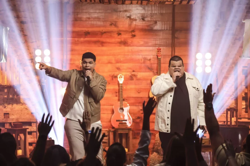 O cantor Paulo Neto lançou a canção “O Céu Te Vê” com Clayton Queiroz, encerrando seu mais recente projeto musical. Foto: Divulgação.