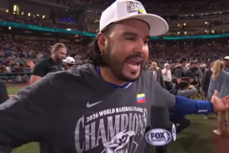 Jogador da Venezuela, Eugenio Suárez destaca que time ora antes dos jogos e dá glória a Deus após título da Venezuela no WBC. Foto: captura de tela/YouTube/Fox Sports