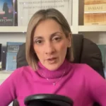 A ex-médium Jenn Nizza fez um alerta sobre a crescente normalização do ocultismo na cultura contemporânea. Foto: Reprodução/YouTube/No Longer Nomads