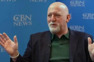 Ex-judeu decide ler a Bíblia para refutar o cristianismo, mas acaba encontrando Jesus e se convertendo após estudar as Escrituras. Foto: Reprodução/YouTube/CBN News