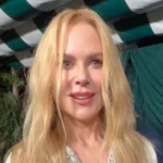 A atriz Nicole Kidman revelou que mantém o hábito de ir à igreja aos domingos, inclusive antes de eventos importantes como o Oscar. Foto: captura de tela/X/ Variety