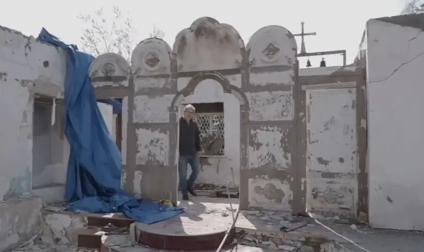 Relatório revela que mais de 700 templos ucranianos foram destruídos desde o início da guerra, com denúncias de perseguição a igrejas. Foto: Imagem ilustrativa/Reprodução/YouTube/PBS NewsHour