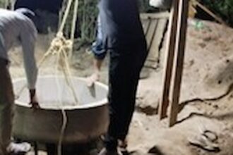 Após terremoto, cristãos em Mianmar recebem ajuda para reconstruir poço, ter acesso à água limpa e fortalecer a fé em meio às dificuldades. Foto: Reprodução/Portas Abertas.