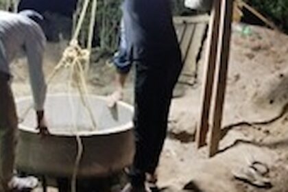 Após terremoto, cristãos em Mianmar recebem ajuda para reconstruir poço, ter acesso à água limpa e fortalecer a fé em meio às dificuldades. Foto: Reprodução/Portas Abertas.