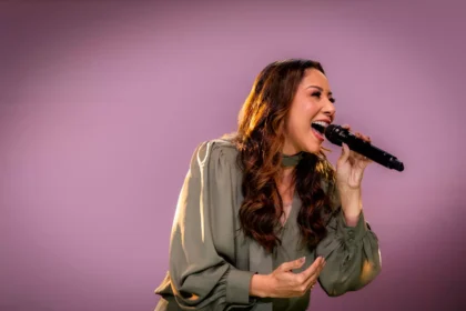 Jozyanne lançou o single “O Deus Que Se Revela”, nova faixa de seu projeto inédito que vem sendo apresentado ao público em formato de EP. Foto: Divulgação.