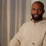 Atacante da Seleçao Atacante da Seleção Brasileira tem chamado atenção não apenas pelo desempenho em campo, mas também por seu testemunho de fé. Foto: Reprodução/YouTube/CazéTV