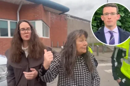 Mãe e irmã de professor preso por recusar uso de pronome neutro são detidas na Irlanda, ampliando debate sobre liberdade religiosa. Foto: Captura de tela/X/ EnochBurke