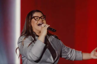 A cantora Midian Lima lançou recentemente o single “Desconheço Outro Senhor”, mais uma faixa de seu novo projeto ao vivo. Foto: Divulgação.