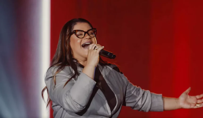 A cantora Midian Lima lançou recentemente o single “Desconheço Outro Senhor”, mais uma faixa de seu novo projeto ao vivo. Foto: Divulgação.