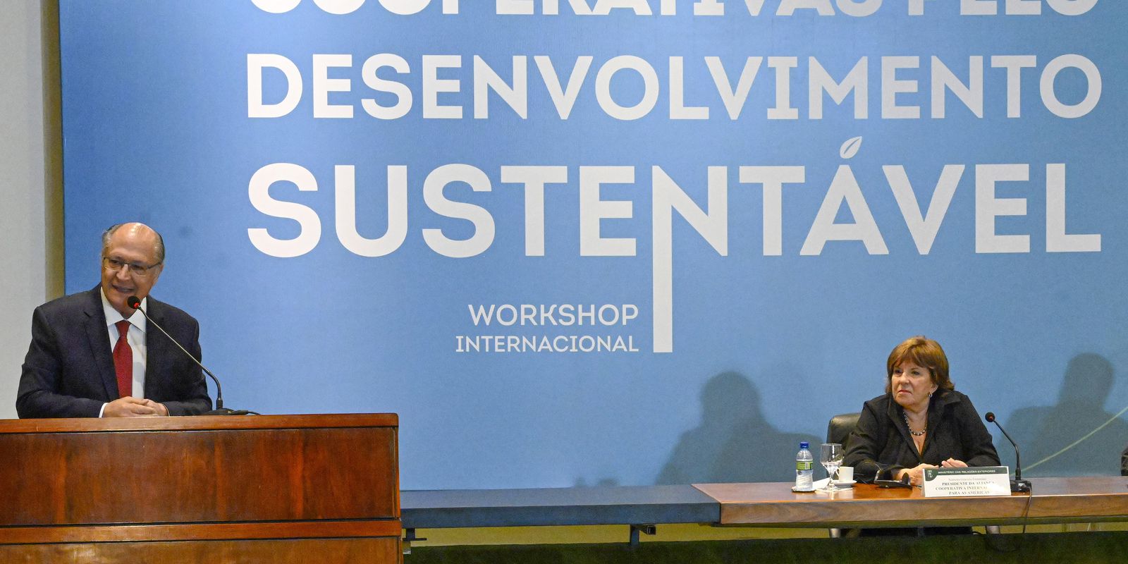 Alckmin apoia o desenvolvimento do cooperativismo no Brasil.