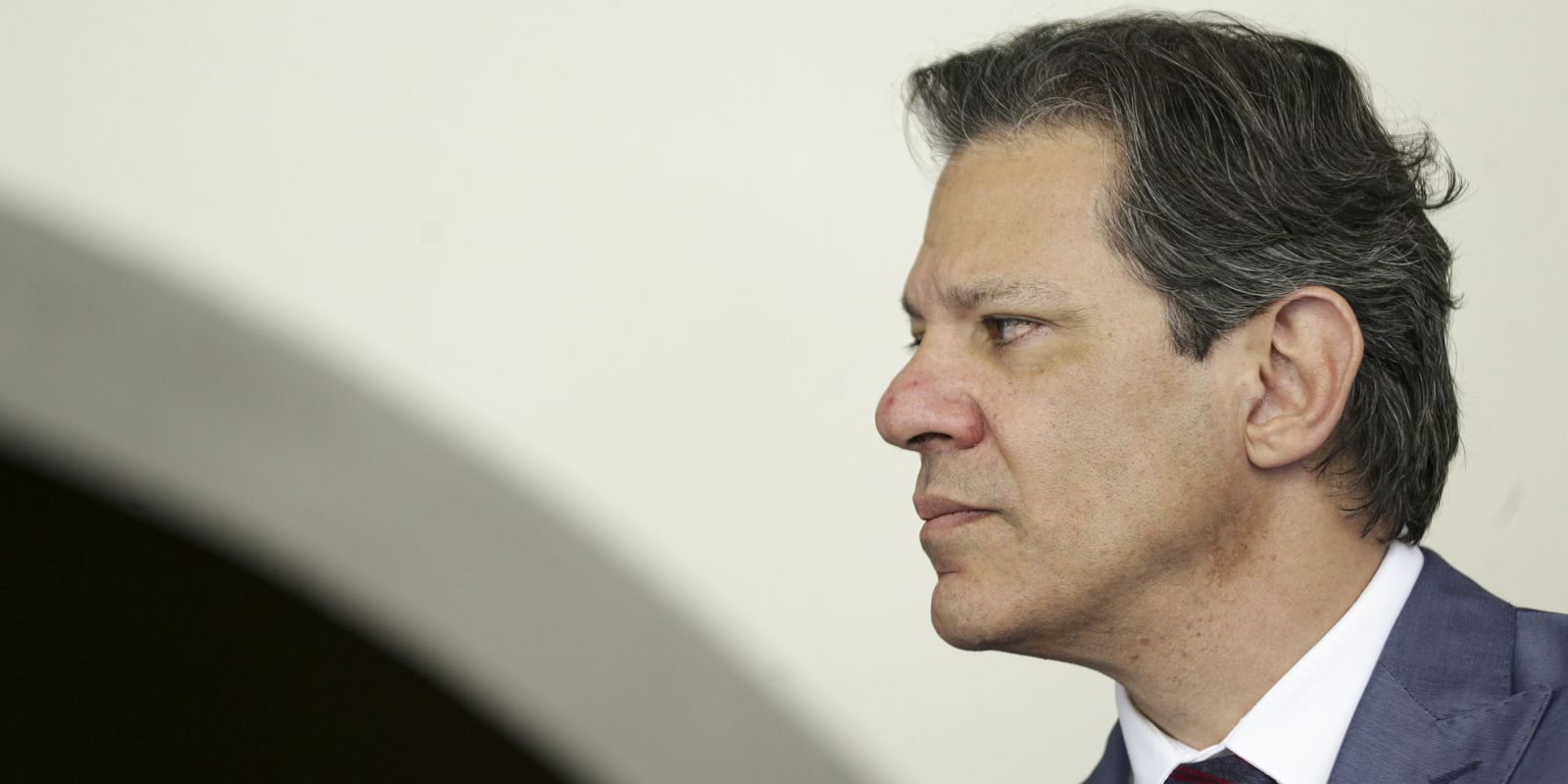 Estudo estima alíquota de 28% para IVA, mas Haddad contesta