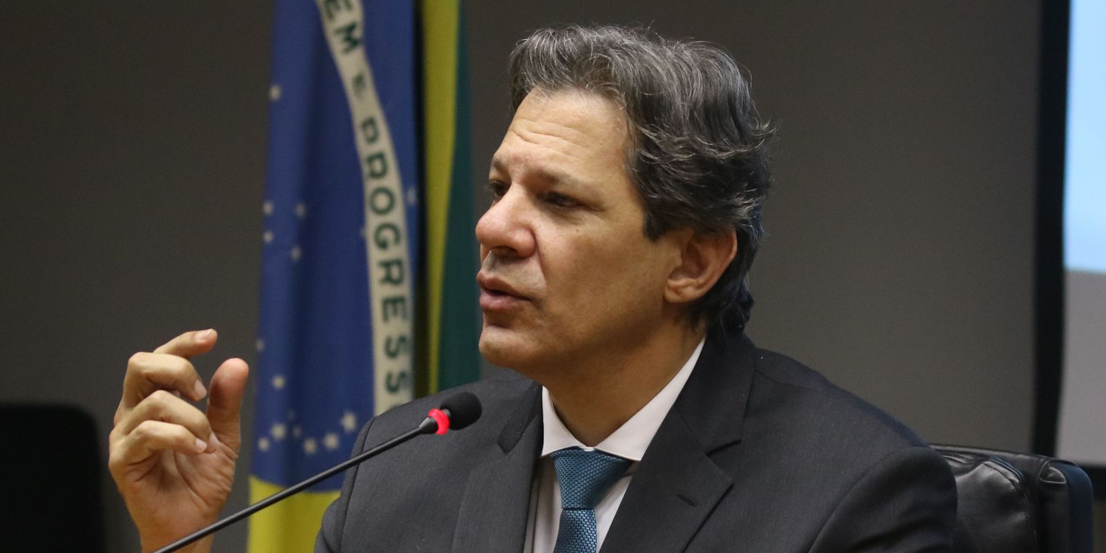 Haddad informa que o governo pretende apresentar proposta para eliminar os juros sobre capital próprio.