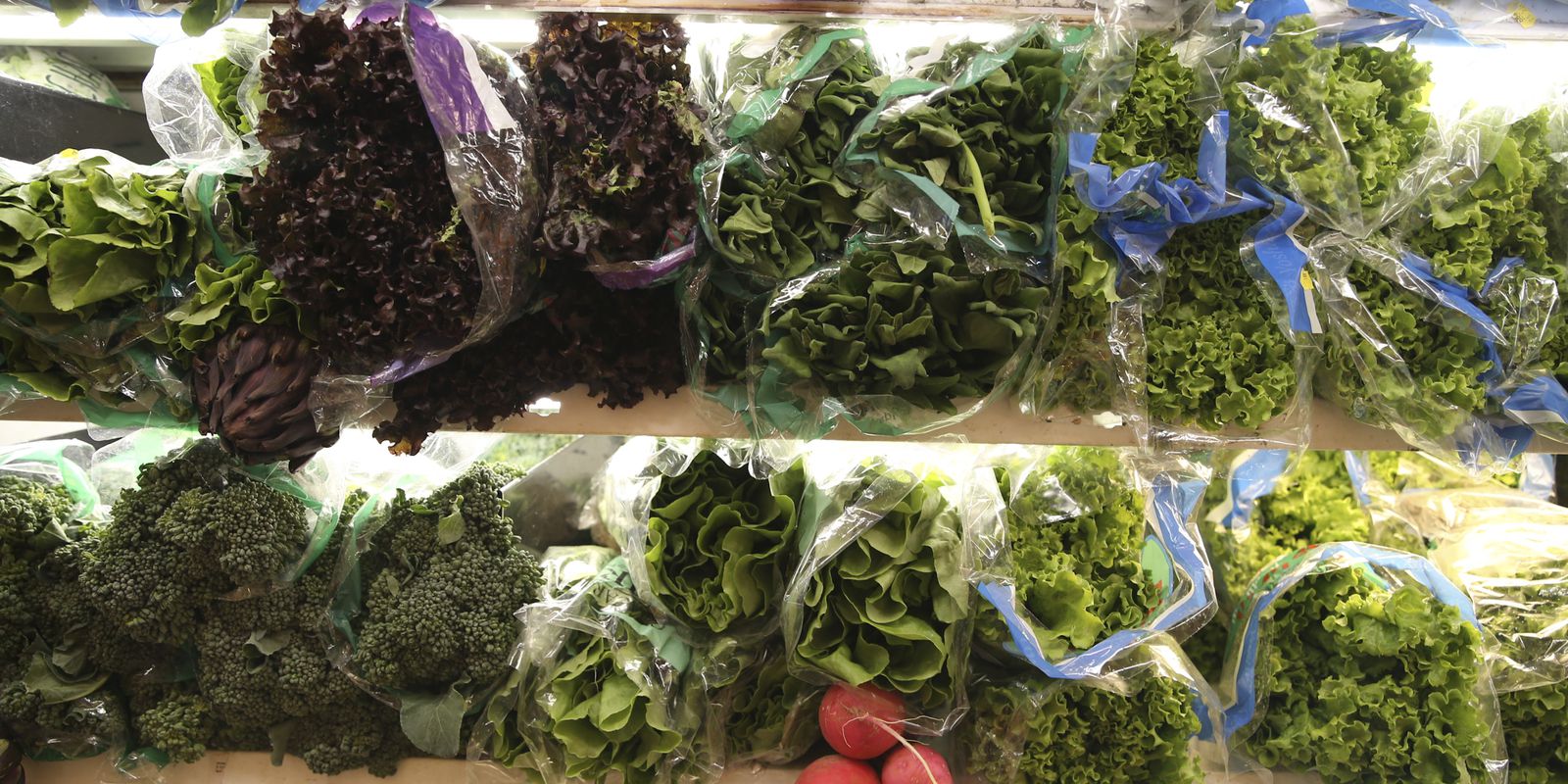 Impacto do frio nos preços de frutas e hortaliças no mercado atacadista.