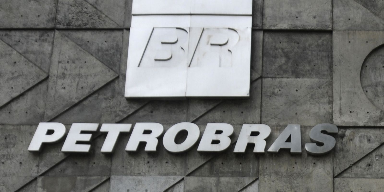 Novo recorde trimestral de produção de petróleo no pré-sal.