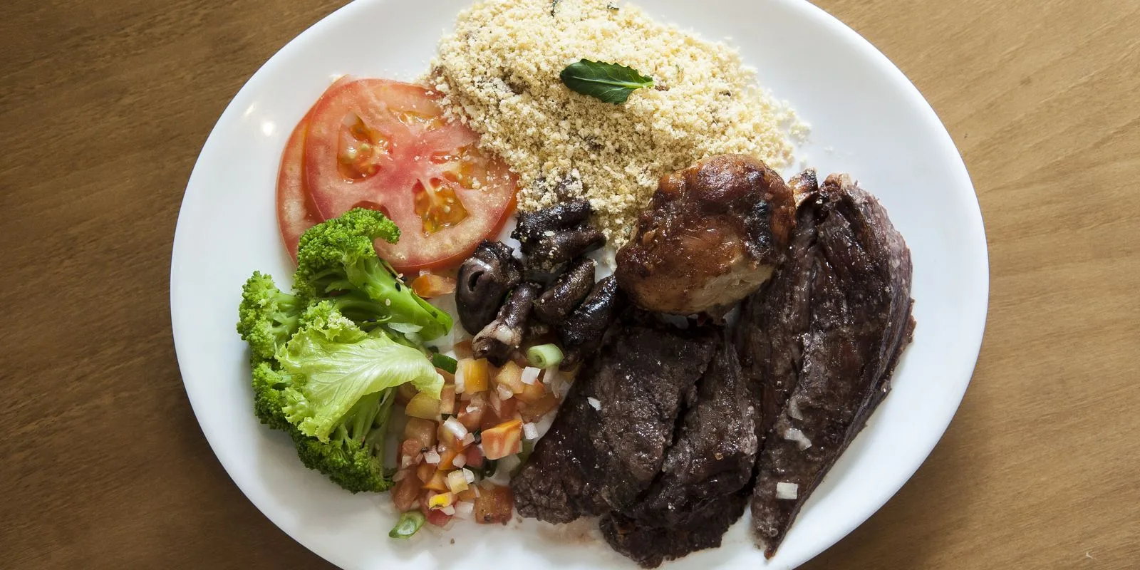 Bactérias causadoras de infecções alimentares podem estar presentes em saladas prontas