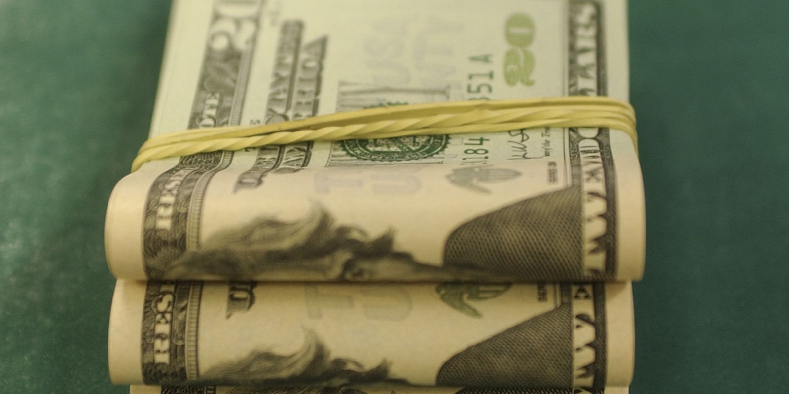 Cotação do Dólar sobe quase 2% e se aproxima de R$ 4,90 depois do corte de juros