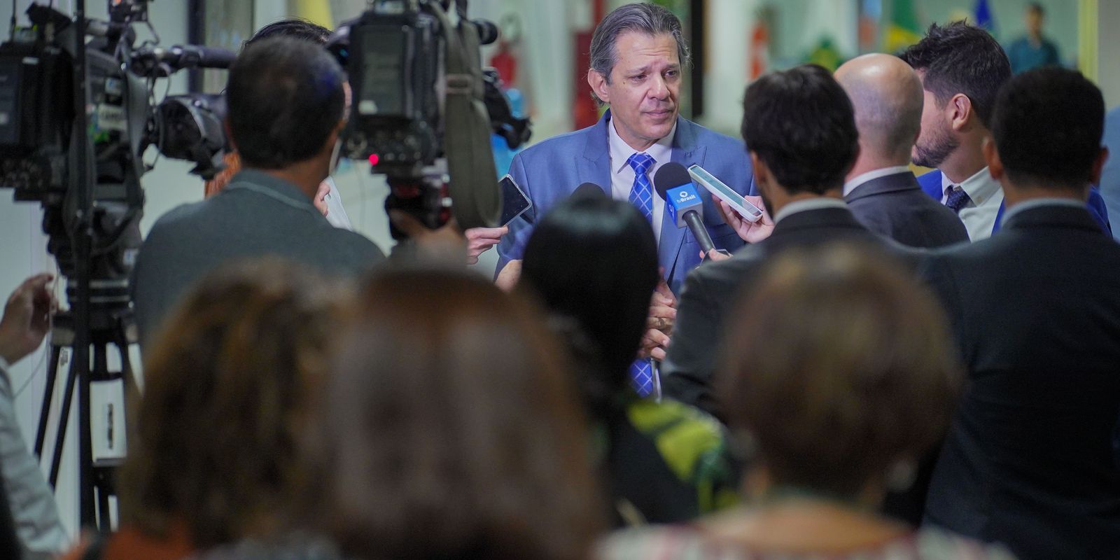 Haddad afirma que a taxa de juros do cartão de crédito irá reduzir significativamente.