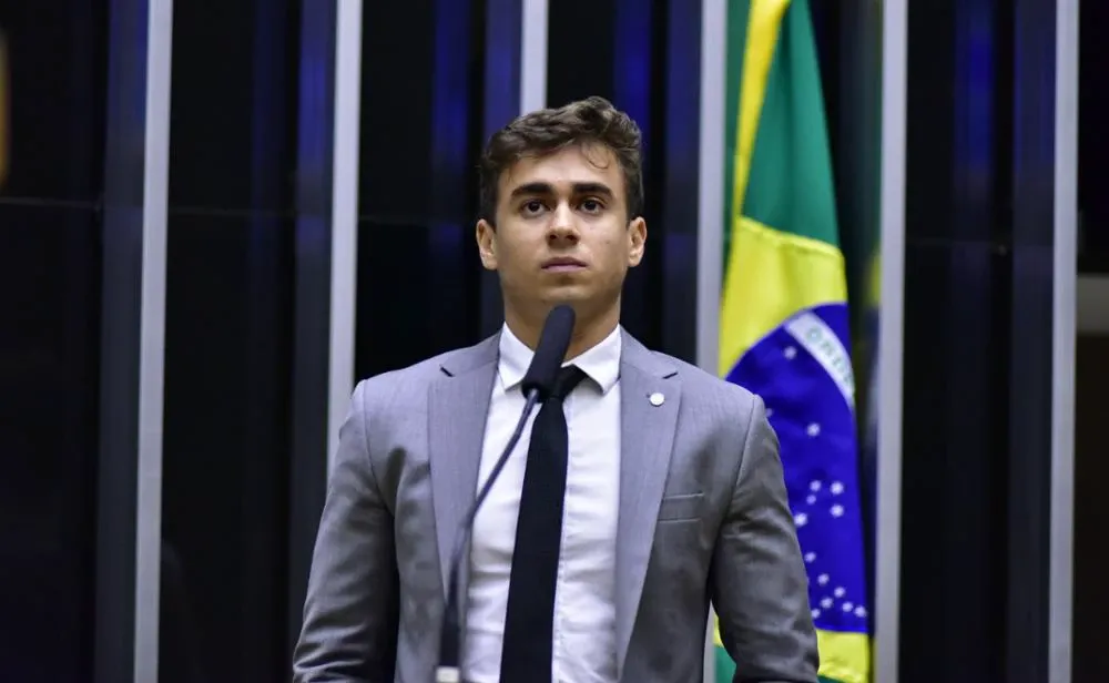 NIKOLAS PEDE INVESTIGAÇÃO CONTRA ESCOLA QUE LEVA ALUNOS AO MST / Foto: Reprodução
