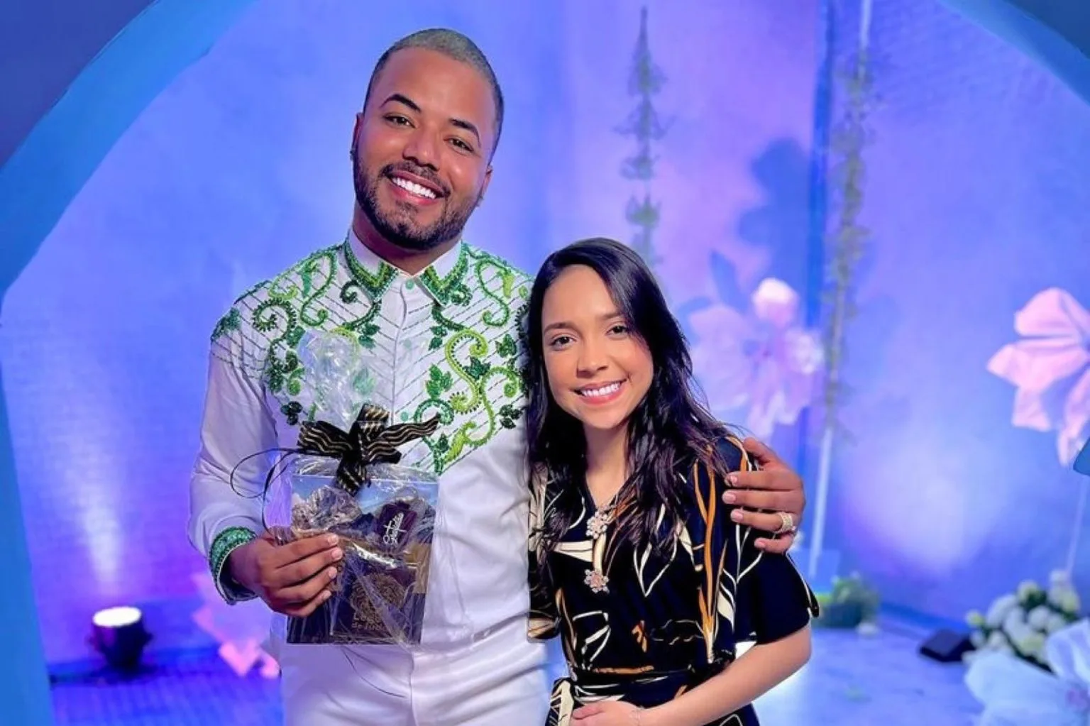 Vitória Souza sofre cancelamento por publico cristão ao participar de festa de Hytalo Santos, reconhecido na comunidade LGBTQ+