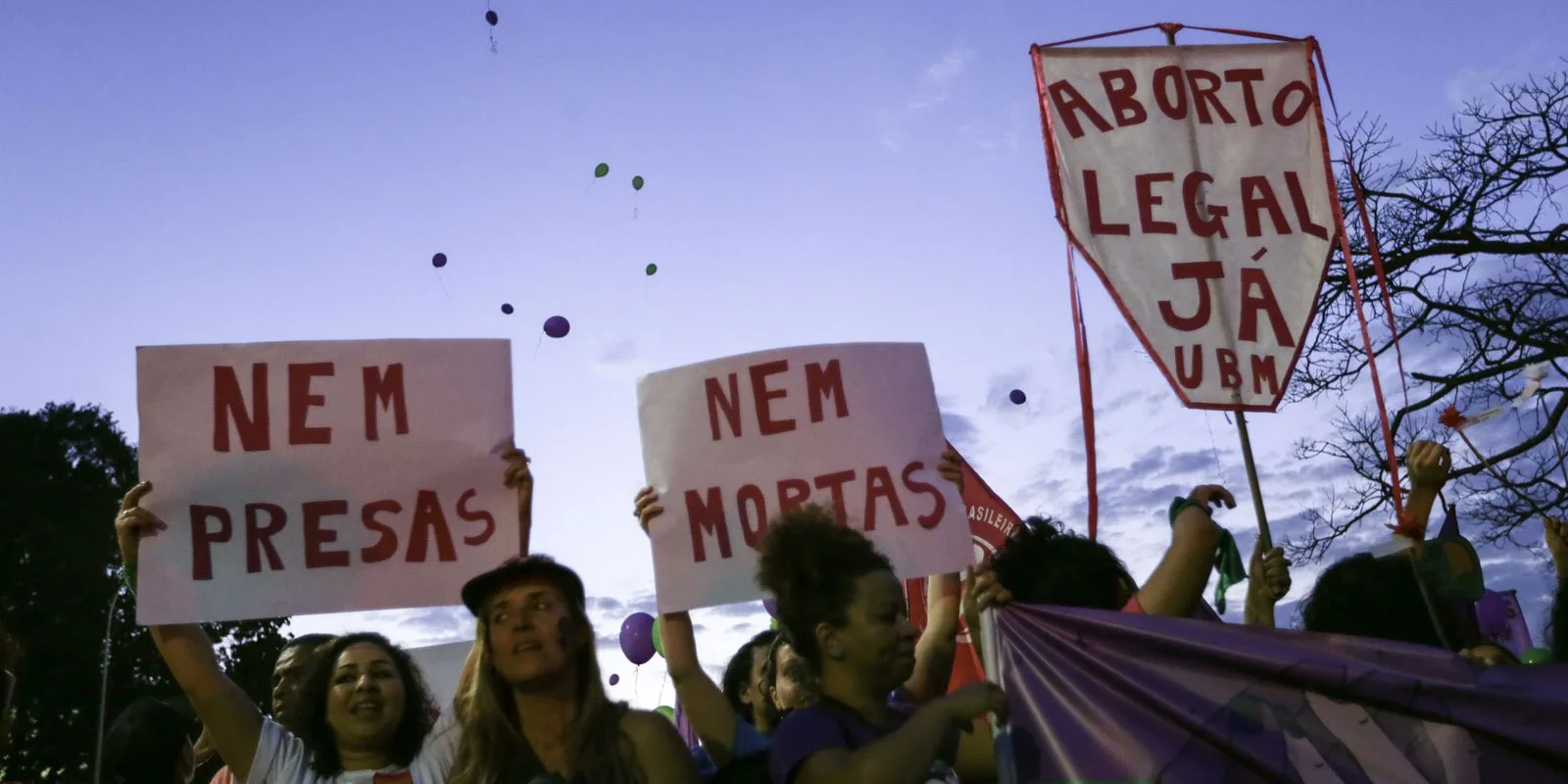 Julgamento no STF traz à tona novamente a discussão sobre a legalização do aborto no debate público.