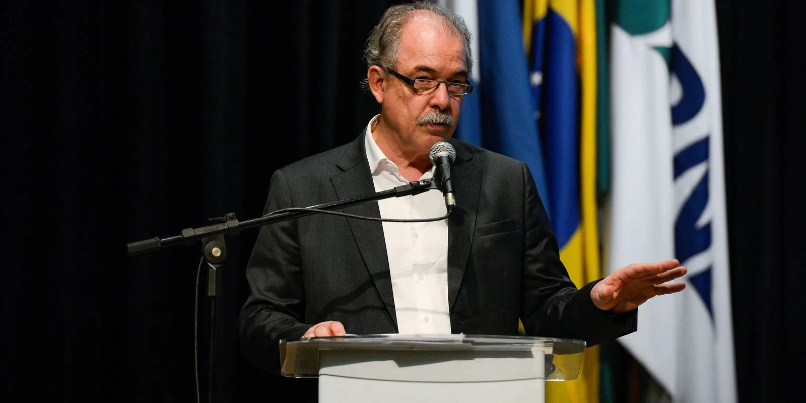 Mercadante argumenta em favor de um avanço significativo na qualidade da indústria da saúde