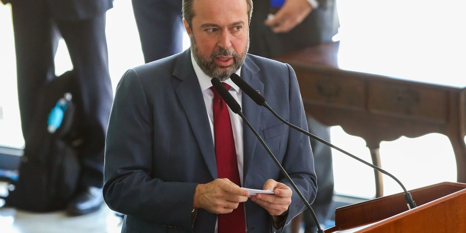 Silveira exige agilidade na resolução do problema do petróleo na margem equatorial