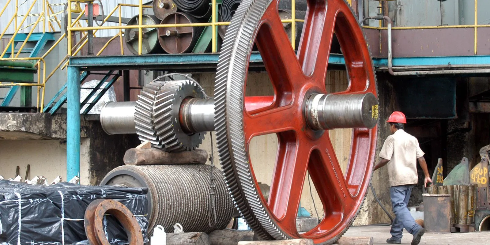 Crescimento de 0,4% na produção industrial entre julho e agosto